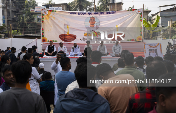 Congress supporters pay tribute to Mridul Islam, who dies on Wednesday after participating in a Congress protest march to Raj Bhawan in Guwa...