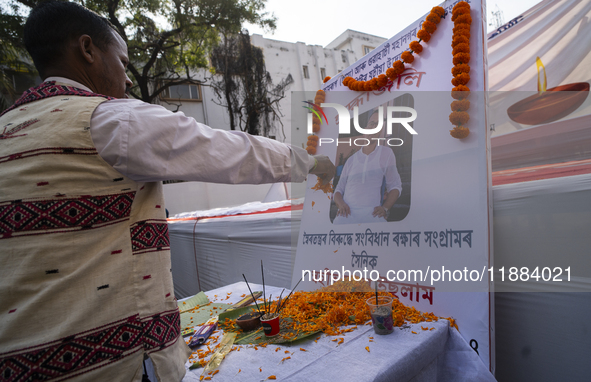 Congress supporters pay tribute to Mridul Islam, who dies on Wednesday after participating in a Congress protest march to Raj Bhawan in Guwa...