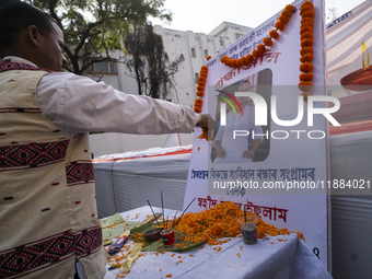 Congress supporters pay tribute to Mridul Islam, who dies on Wednesday after participating in a Congress protest march to Raj Bhawan in Guwa...