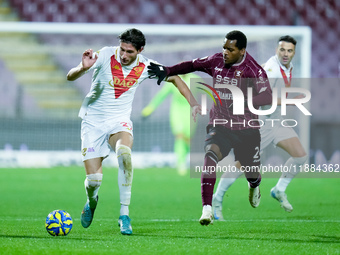 Jayden Braaf of US Salernitana and Gennaro Borrelli of Brescia Calcio compete for the ball during the Serie BKT match between US Salernitana...