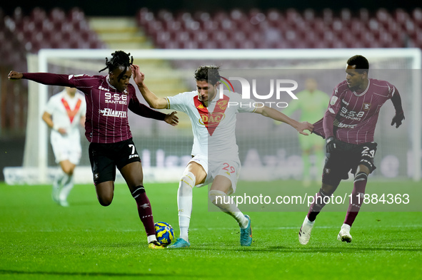 Gennaro Borrelli of Brescia Calcio and Franco Tongya of US Salernitana compete for the ball during the Serie BKT match between US Salernitan...