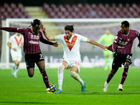 Gennaro Borrelli of Brescia Calcio and Franco Tongya of US Salernitana compete for the ball during the Serie BKT match between US Salernitan...