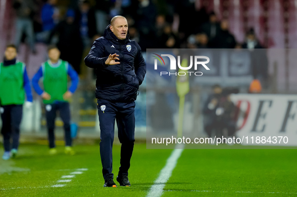 Pierpaolo Bisoli head coach of Brescia Calcio looks on during the Serie BKT match between US Salernitana and Brescia Calcio at Stadio Arechi...