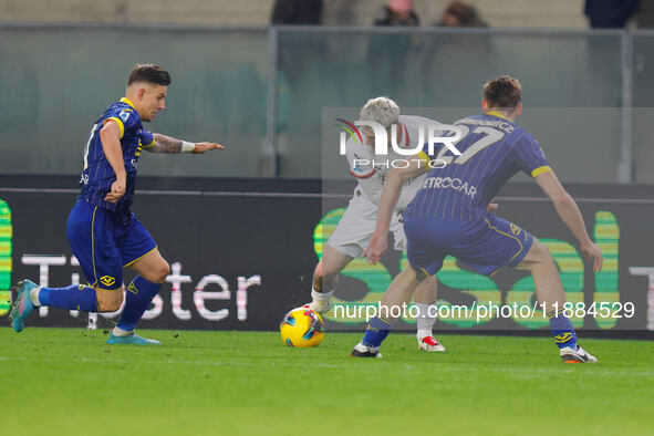 AC Milan's Alejandro Jimenez Sanchez plays against Hellas Verona's Pawel Dawidowicz during the Italian Serie A Enilive soccer championship f...