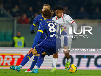 AC Milan's Samuel Chukwueze plays against Hellas Verona's Daniele Ghilardi during the Italian Serie A Enilive soccer championship football m...