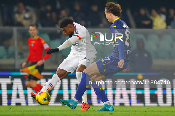 Emerson Royal of AC Milan plays against Daniele Ghilardi of Hellas Verona during the Italian Serie A Enilive soccer championship match betwe...