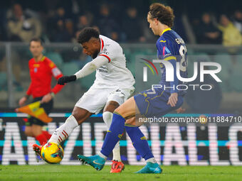 Emerson Royal of AC Milan plays against Daniele Ghilardi of Hellas Verona during the Italian Serie A Enilive soccer championship match betwe...