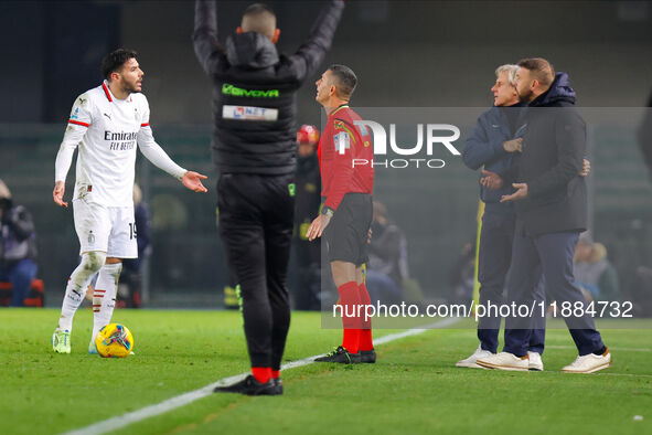 AC Milan's Theo Hernandez and Hellas Verona's head coach Paolo Zanetti participate in the Italian Serie A Enilive soccer championship footba...