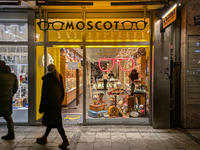 People on the street for window shopping and buying presents in Munich, Bavaria, Germany, on December 20, 2024 (