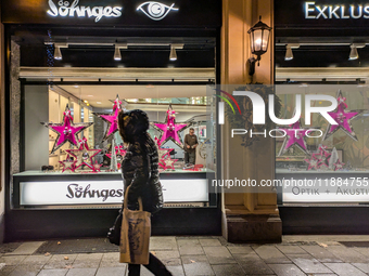 People on the street for window shopping and buying presents in Munich, Bavaria, Germany, on December 20, 2024 (