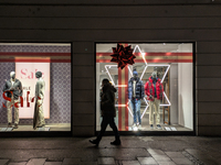 People on the street for window shopping and buying presents in Munich, Bavaria, Germany, on December 20, 2024 (