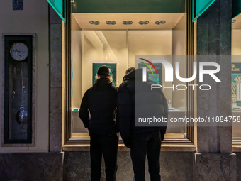 People on the street for window shopping and buying presents in Munich, Bavaria, Germany, on December 20, 2024 (