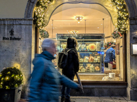 People on the street for window shopping and buying presents in Munich, Bavaria, Germany, on December 20, 2024 (