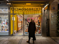 People on the street for window shopping and buying presents in Munich, Bavaria, Germany, on December 20, 2024 (