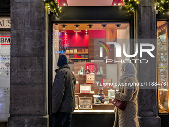 People on the street for window shopping and buying presents in Munich, Bavaria, Germany, on December 20, 2024 (