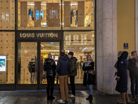 People on the street for window shopping and buying presents in Munich, Bavaria, Germany, on December 20, 2024 (