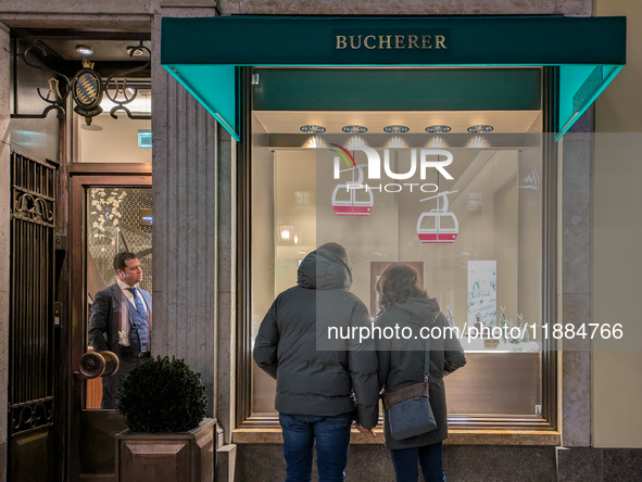 People on the street for window shopping and buying presents in Munich, Bavaria, Germany, on December 20, 2024 