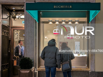 People on the street for window shopping and buying presents in Munich, Bavaria, Germany, on December 20, 2024 (