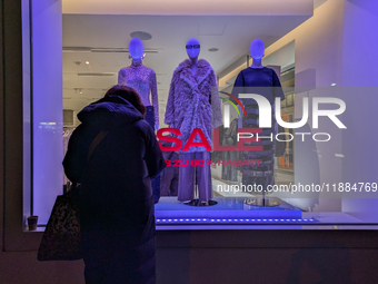 People on the street for window shopping and buying presents in Munich, Bavaria, Germany, on December 20, 2024 (