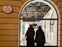 People on the street for window shopping and buying presents in Munich, Bavaria, Germany, on December 20, 2024 (