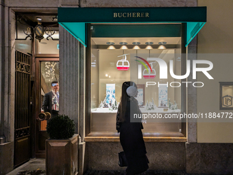 People on the street for window shopping and buying presents in Munich, Bavaria, Germany, on December 20, 2024 (