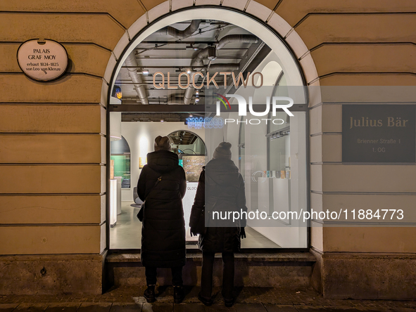 People on the street for window shopping and buying presents in Munich, Bavaria, Germany, on December 20, 2024 