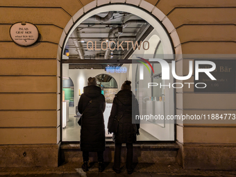 People on the street for window shopping and buying presents in Munich, Bavaria, Germany, on December 20, 2024 (