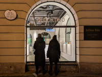 People on the street for window shopping and buying presents in Munich, Bavaria, Germany, on December 20, 2024 (