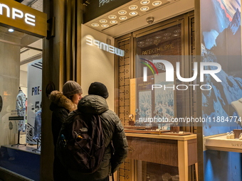 People on the street for window shopping and buying presents in Munich, Bavaria, Germany, on December 20, 2024 (