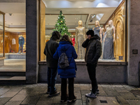 People on the street for window shopping and buying presents in Munich, Bavaria, Germany, on December 20, 2024 (