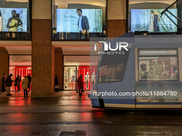 People on the street for window shopping and buying presents in Munich, Bavaria, Germany, on December 20, 2024 