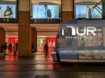 People on the street for window shopping and buying presents in Munich, Bavaria, Germany, on December 20, 2024 (