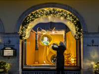 People on the street for window shopping and buying presents in Munich, Bavaria, Germany, on December 20, 2024 (