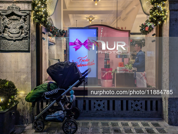 People on the street for window shopping and buying presents in Munich, Bavaria, Germany, on December 20, 2024 