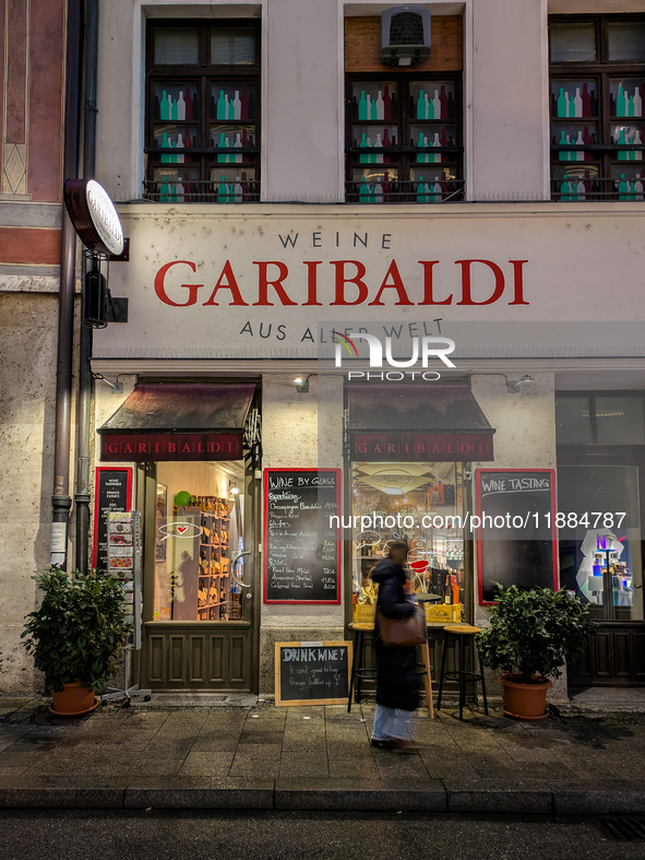 People on the street for window shopping and buying presents in Munich, Bavaria, Germany, on December 20, 2024 