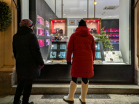 People on the street for window shopping and buying presents in Munich, Bavaria, Germany, on December 20, 2024 (