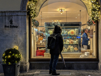 People on the street for window shopping and buying presents in Munich, Bavaria, Germany, on December 20, 2024 (