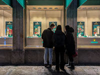 People on the street for window shopping and buying presents in Munich, Bavaria, Germany, on December 20, 2024 (