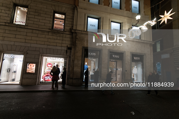 The last days of Christmas shopping occur in the streets of the historic center in Rome, Italy, on December 20, 2024. 