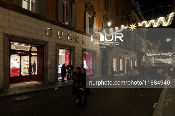 The last days of Christmas shopping occur in the streets of the historic center in Rome, Italy, on December 20, 2024. 