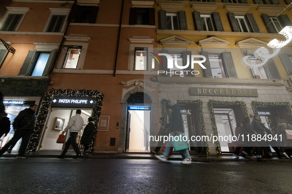 The last days of Christmas shopping occur in the streets of the historic center in Rome, Italy, on December 20, 2024. 