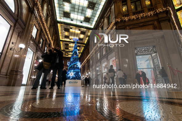 The last days of Christmas shopping occur in the streets of the historic center in Rome, Italy, on December 20, 2024. 