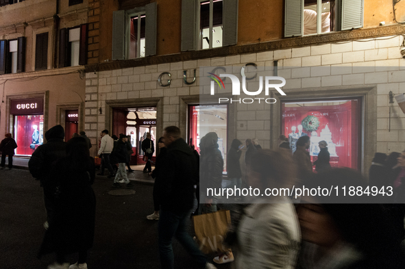 The last days of Christmas shopping occur in the streets of the historic center in Rome, Italy, on December 20, 2024. 