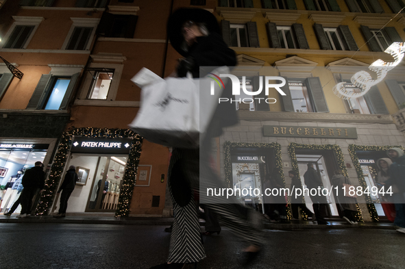 The last days of Christmas shopping occur in the streets of the historic center in Rome, Italy, on December 20, 2024. 