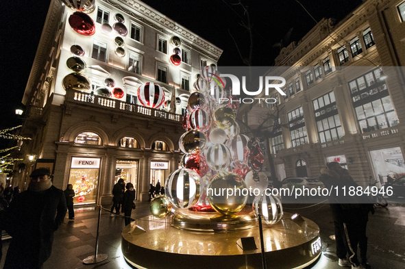 The last days of Christmas shopping occur in the streets of the historic center in Rome, Italy, on December 20, 2024. 