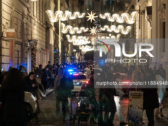 The last days of Christmas shopping occur in the streets of the historic center in Rome, Italy, on December 20, 2024. (