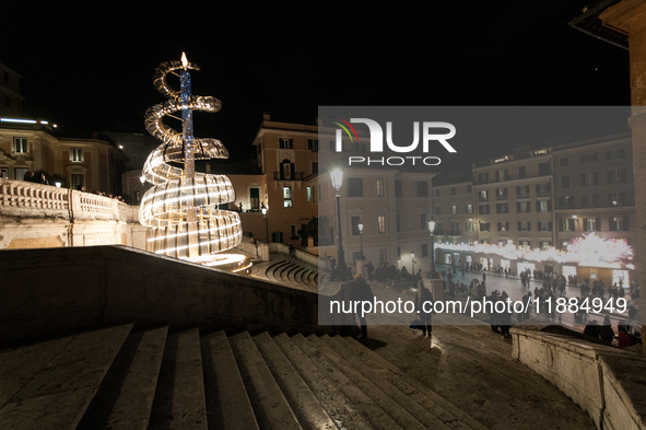 The last days of Christmas shopping occur in the streets of the historic center in Rome, Italy, on December 20, 2024. 