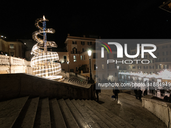 The last days of Christmas shopping occur in the streets of the historic center in Rome, Italy, on December 20, 2024. (