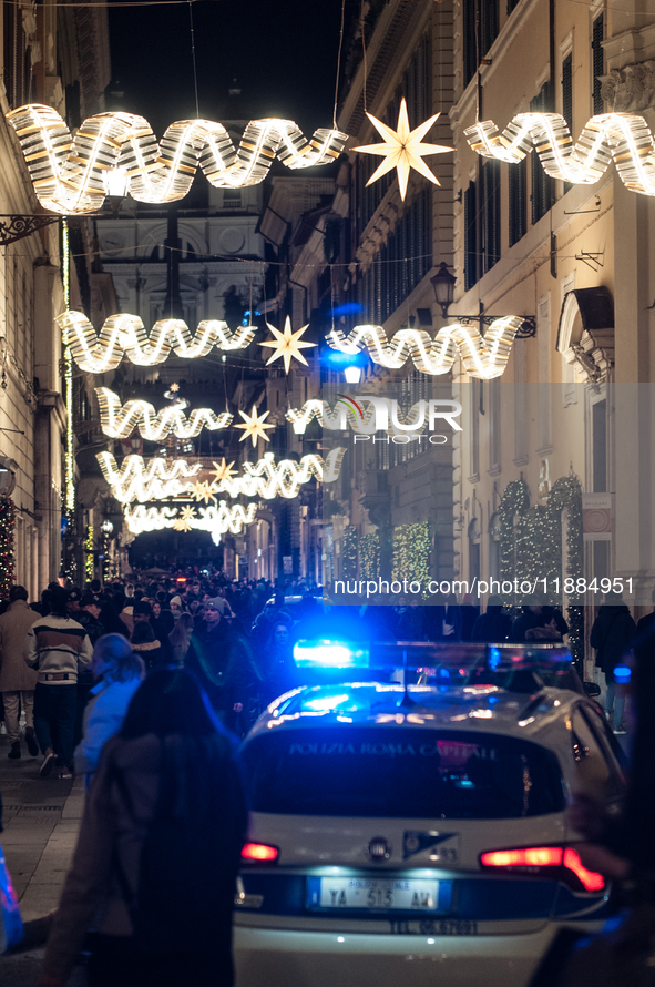 The last days of Christmas shopping occur in the streets of the historic center in Rome, Italy, on December 20, 2024. 