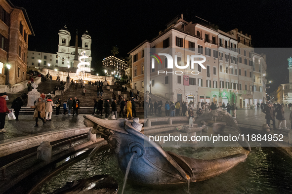 The last days of Christmas shopping occur in the streets of the historic center in Rome, Italy, on December 20, 2024. 